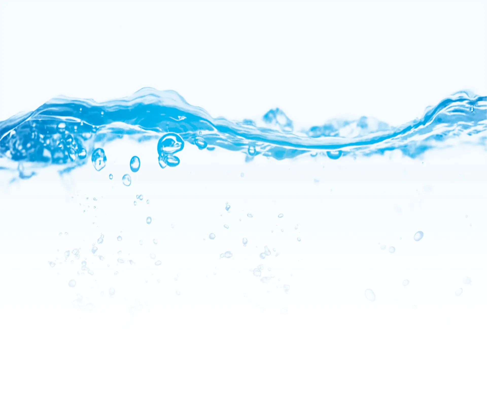 水面が波打ち、水中に無数の気泡が立ちのぼっている
